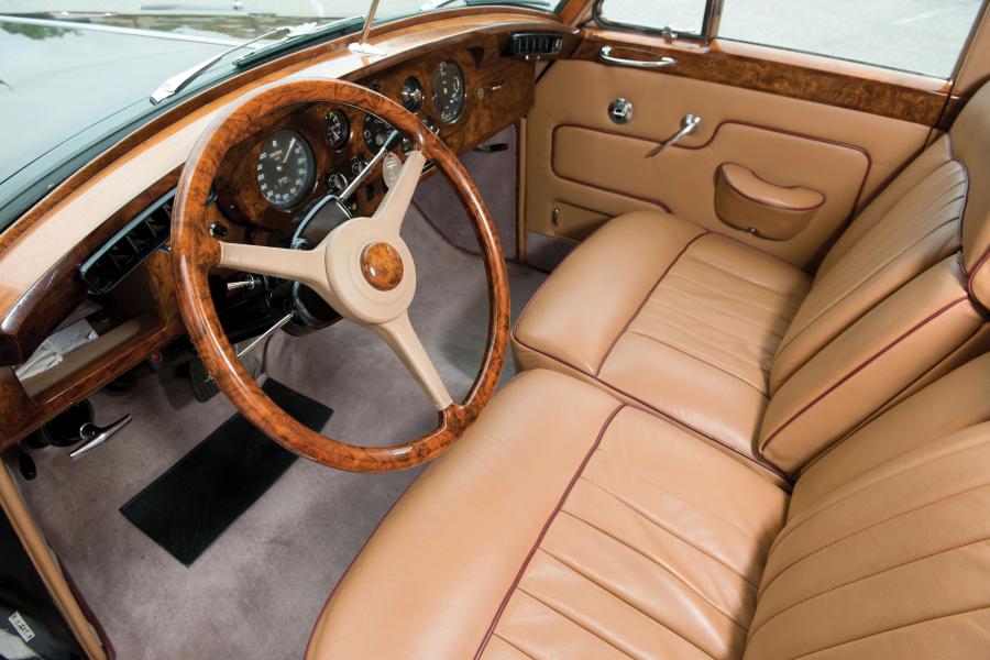 Интерьер Rolls-Royce Silver Cloud Saloon (II) 1959 года  (фото 10 из 11)